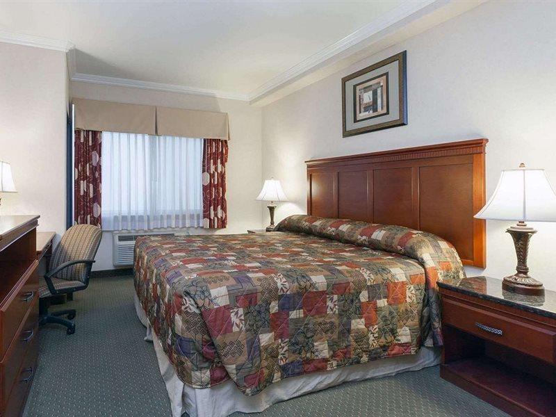 Howard Johnson By Wyndham Bakersfield Eksteriør bilde