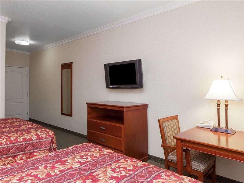 Howard Johnson By Wyndham Bakersfield Eksteriør bilde