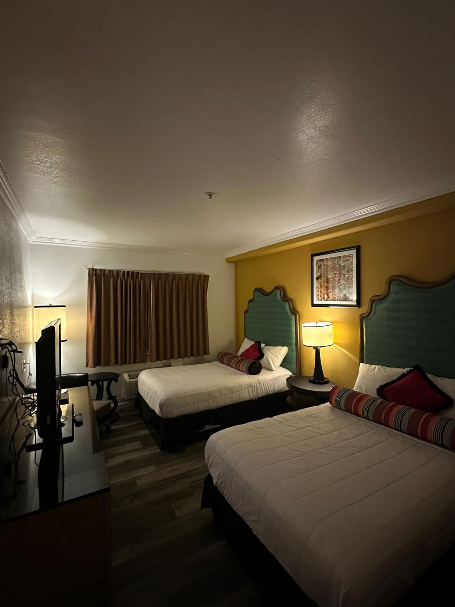 Howard Johnson By Wyndham Bakersfield Eksteriør bilde