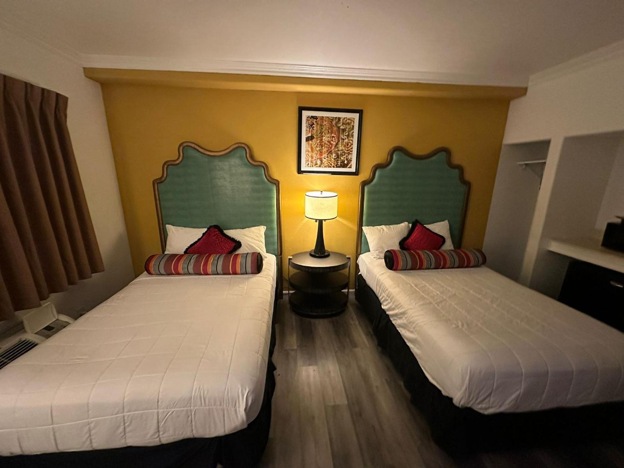 Howard Johnson By Wyndham Bakersfield Eksteriør bilde