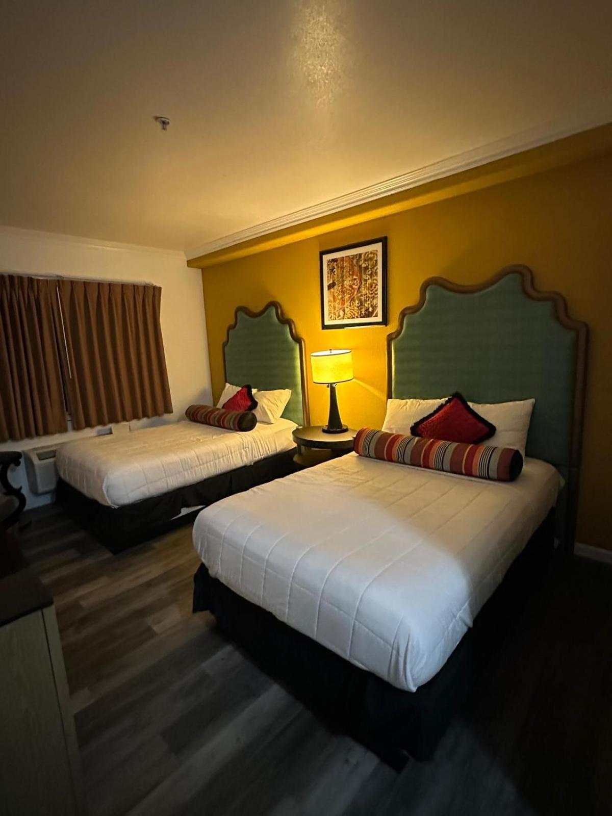 Howard Johnson By Wyndham Bakersfield Eksteriør bilde