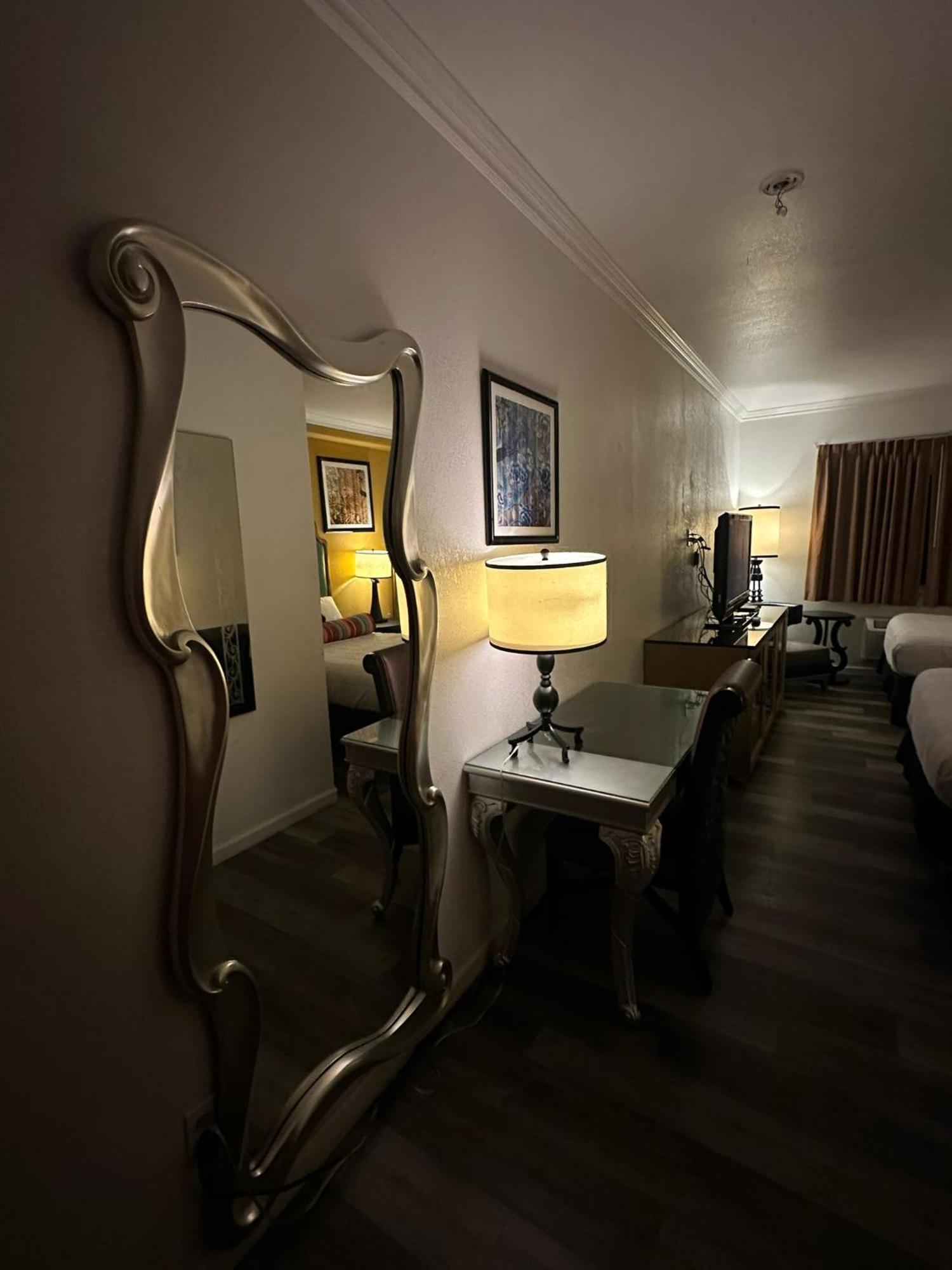 Howard Johnson By Wyndham Bakersfield Eksteriør bilde