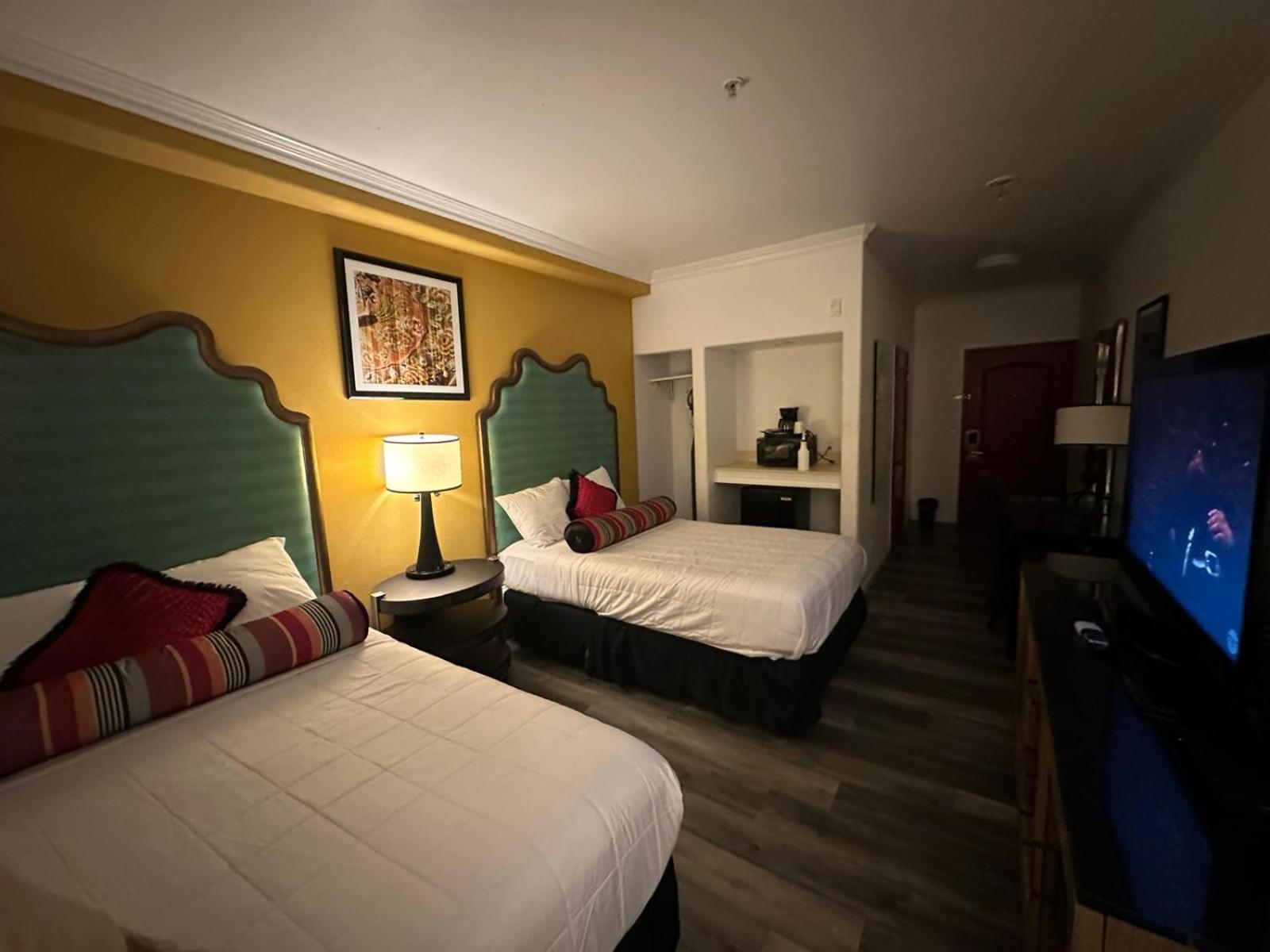 Howard Johnson By Wyndham Bakersfield Eksteriør bilde